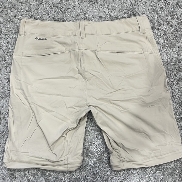 Columbia Chino Beige Shorts  Size 12 - Picture 4 of 5